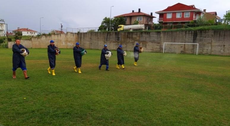 Karasu Spor Tesisi'nde çim saha güçlendirildi