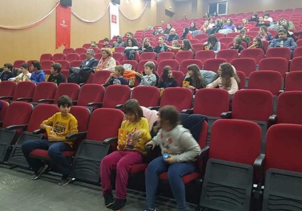 Mektebim Okulları'ndan öğrencilerine sinema gecesi