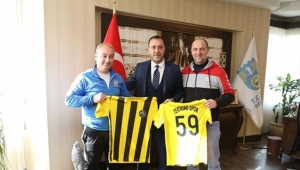 Futbolcu Arkadaşlarından Yılmaz'a Ziyaret