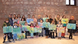 Minik Kursiyerler Ebru Sanatı İle Tanıştı
