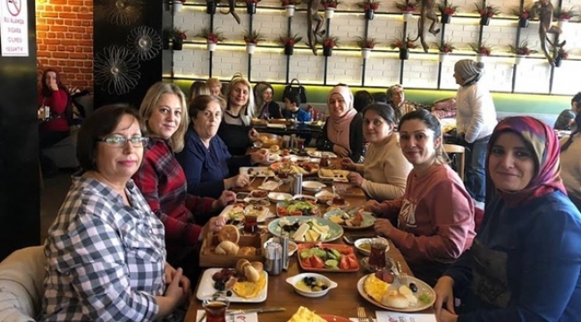 Silivri Ortaokulu Okul Aile Birliği Moody's Cafe'de Buluştu