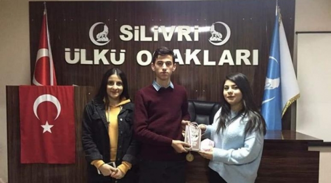 Silivri Ülkü Ocakları'nın Bilgi Yarışmasında Ödül Heyecanı