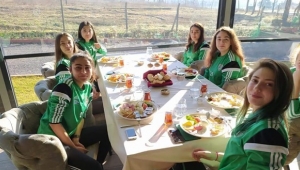 Alibeyspor Bayan Futbol Takımına Özel Kahvaltı