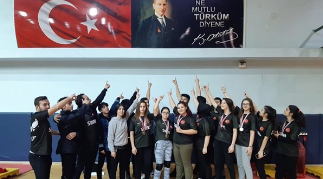 Atatürk Anadolu Lisesi Öğrencilerinin Şampiyonluk Sevinci