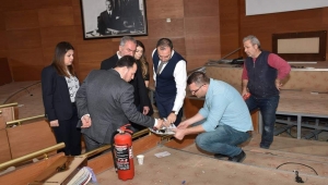 Meclis Salonu Bakıma Alındı