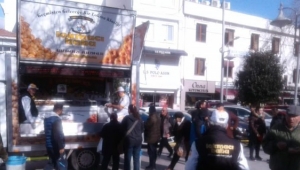 Merhum Şerif Elmas Anısına Hayır Lokması Dağıtıldı