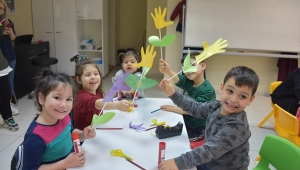 Minik Eller Kâğıt Kukla Yapmayı Öğrendi