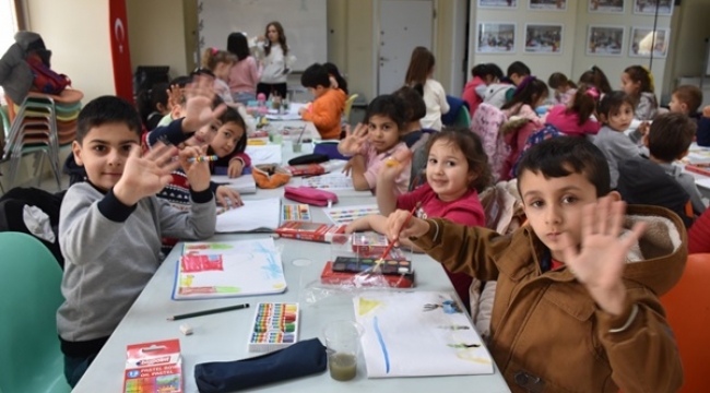 Resim Kursunda Yeteneklerini Geliştiriyorlar