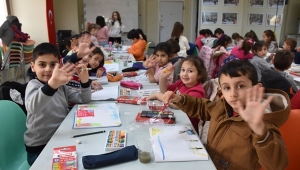 Resim Kursunda Yeteneklerini Geliştiriyorlar