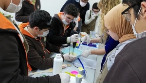 Tarım Lisesi Öğrencileri Kimya Laboratuvarında