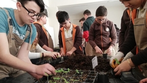 Tarım Lisesi Öğrencileri Üretim Atölyesinde