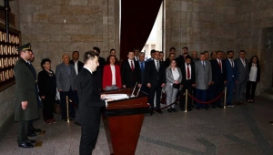 Başkan Esen, Anıtkabir Özel Defteri'ni İmzaladı