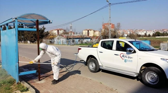 Konutlar Bölgesindeki Durak ve Çöp Konteynerleri Dezenfekte Ediliyor