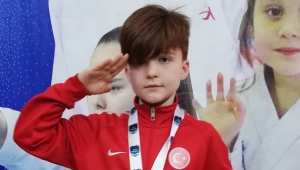 Mehmetçiğe Kutsal Ödül Canberk'ten 