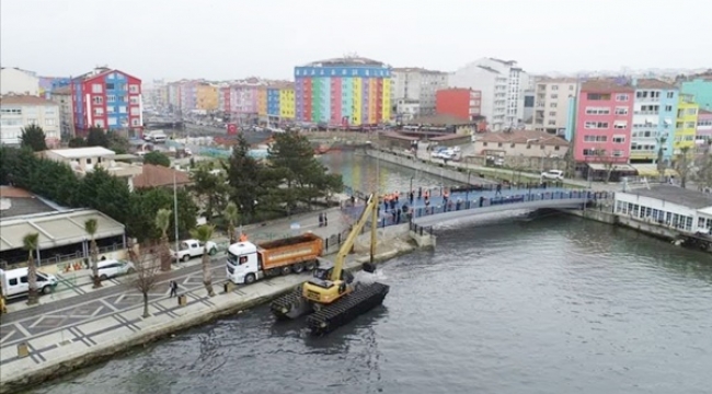 Silivri Sahilindeki Çalışmalarda 600 Ton Kaya Parçası Çıkarıldı