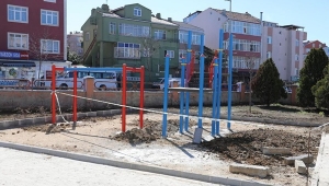 Tunç Sokak'ta Yapılan Park Kendini Göstermeye Başladı