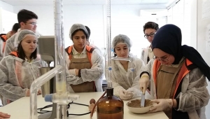 TÜRAM Öğrencileri, Toprak Analiz Laboratuvarı'nda Ders İşledi