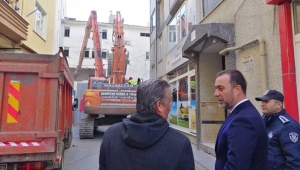 Yıkılan Eski İlçe Emniyet Binası Yerine Sosyal Alan ve Otopark Müjdesi