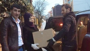 Akan Auto İhtiyaç Sahibi Vatandaşlara Yardım Kolisi Dağıttı