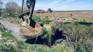 Değirmenköy Sulama Kanalı Temizleniyor