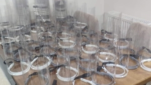 Gümüşyaka Ortaokulu'ndan Sağlık Personellerine Yüz Siperi