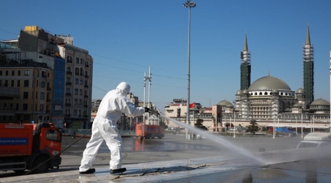 İBB, Meydan Ve Sokakları Mesai Başlangıcına Hazır Hale Getirdi