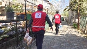 Kızılay 2 Günde Silivri'de 500 Pide, 500 Ekmek, 500 Su Dağıttı