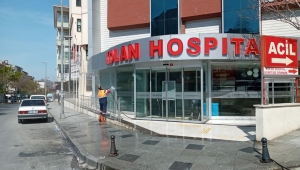 Sağlık Kuruluşlarının Girişleri Dezenfektanlı Su ile Yıkandı