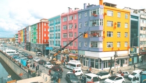 Silivri Belediyesi Vinçle Türk Bayrağı ve Balon Dağıttı!