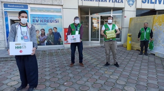 Silivri İHH, İhtiyaç Sahiplerine Erzak Dağıtmayı Sürdürüyor