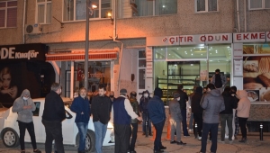 Yasak kararını duyan koştu! Silivrili vatandaşlar fırınlarda kuyruk oluştu!