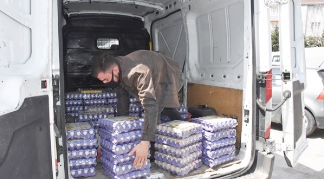 Zafer Özer'den Gıda Bankası'na 250 Koli Yumurta Bağışı