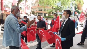 CHP, 19 Mayıs Öncesi Bayrak Dağıttı