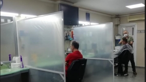 Gençler Erkek Kuaförü'nden Sosyal Mesafeye Paravanlı Önlem