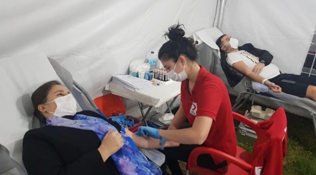 Kaynarca'dan Kan Stokları Azalan Kızılay'a Kan Bağışı
