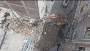 Silivri Belediyesi, Ağır Hasarlı 7 Katlı Binayı Yıktı