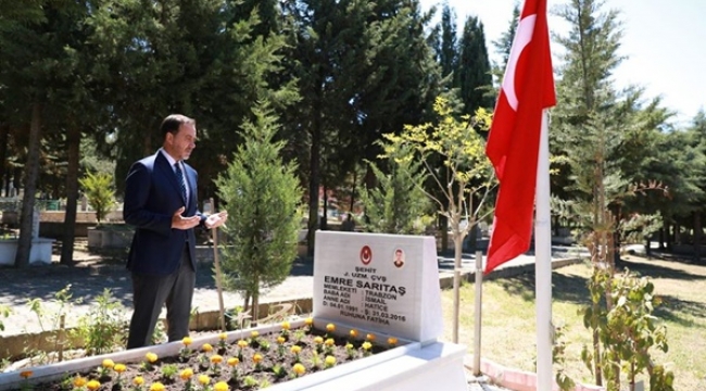 Yılmaz, Bayramın İlk Günü Şehitlerimizin Kabrine Koştu