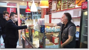 CHP'den "Yeni Normalin İlk Gününde" Esnafa Maske