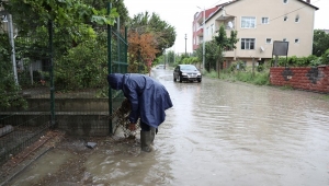 Gümüşyaka'da Hatlar Tıkandı, Siteleri Su Bastı!