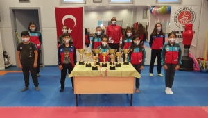 Süper Lig'de Dereceler Kazanan Silivrili Karateciler Ödüllerini Aldı