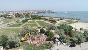 Tarihi Köprü Koruma Alanındaki Yapılar Yıkıldı