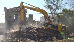 Tehlike Arz Eden Yapılar Yıkıldı