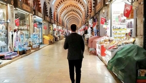 Yılmaz, Eminönü'ndeki Kapalı Çarşı'yı Gezdi