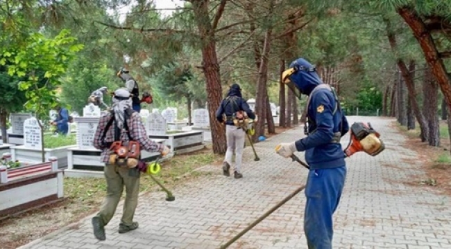 İBB Bayram Öncesi Silivri'deki Mezarlıkları Temizliyor