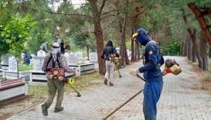 İBB Bayram Öncesi Silivri'deki Mezarlıkları Temizliyor