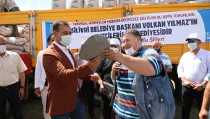 Muhtar Köse'den Başkan Yılmaz'a Kasket Hediyesi