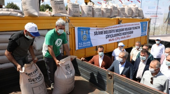 Silivri Belediyesi Çiftçilere Çuval Çuval Tohumluk Arpa Dağıttı!