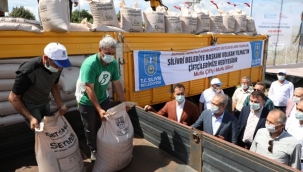 Silivri Belediyesi Çiftçilere Çuval Çuval Tohumluk Arpa Dağıttı!