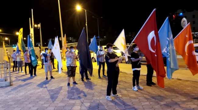 Tarihimizin Şanlı Bayrakları Demokrasi Nöbeti'nde Dalgalandı