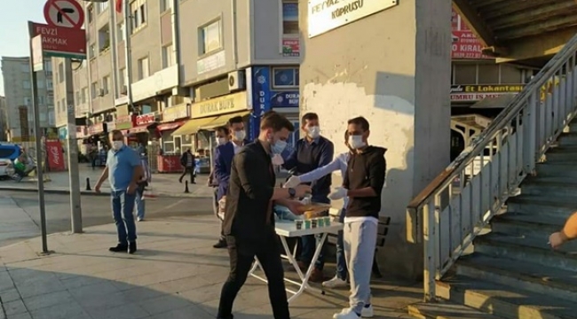 TÜGVA'dan sabah işe gidenlere çorba ve simit ikramı